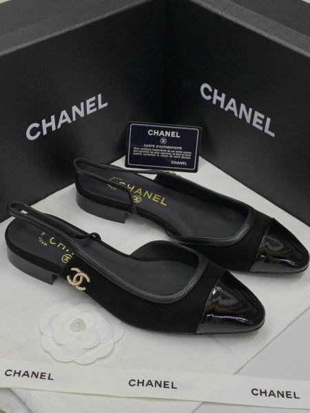 كعب زحاف شانيل مخمل